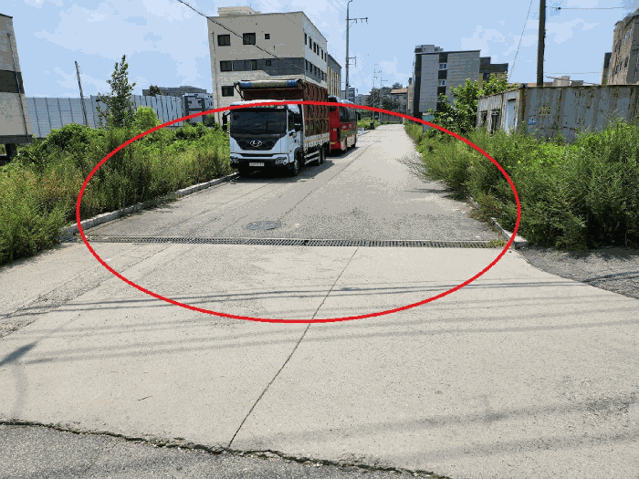 본건 기호 (8,10) 도로 전경