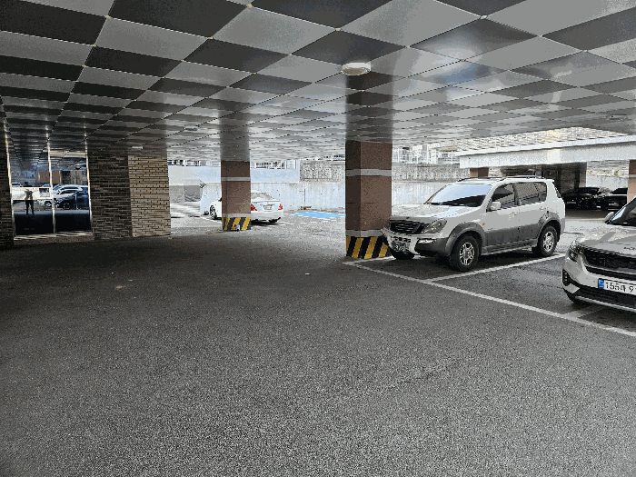 본건 1층 주차장 전경1