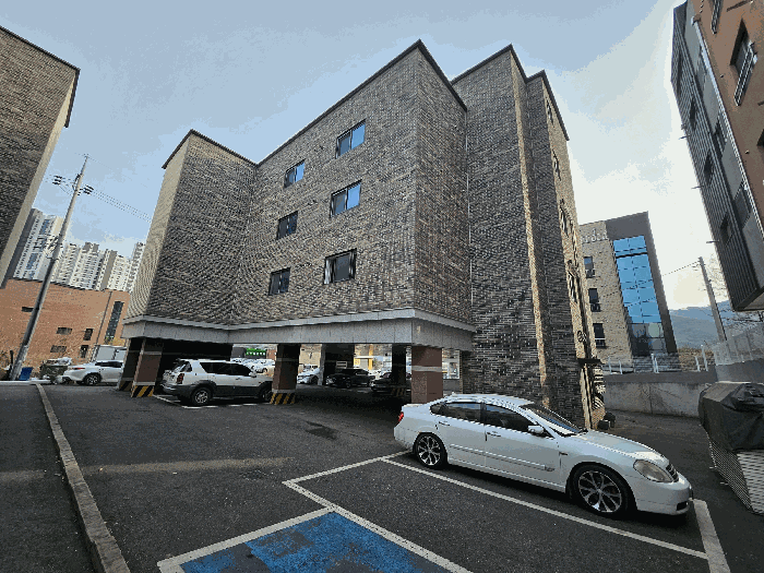 본건 건물 외부전경2(후면 및 측면)