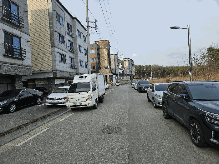 본건 주변전경1(본건 남동측 도로주변)