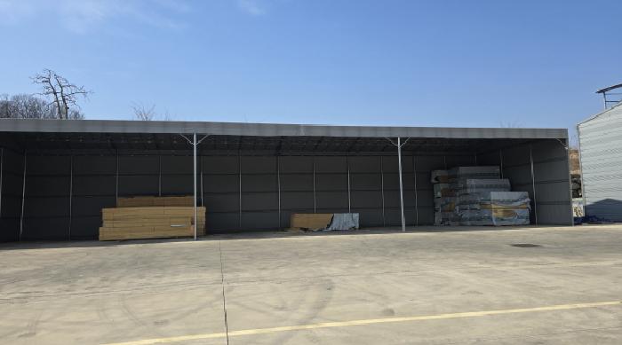 제시외 창고동의 전경