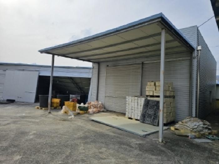 기호3번 제시 외 건물 및 기호1,3번 양지상에 소재한 제시 외 건물