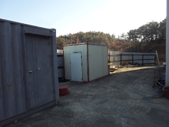 제시외 콘테이너,창고 전경