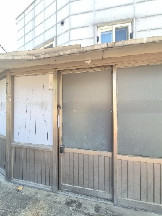 본건 좌측 출입구