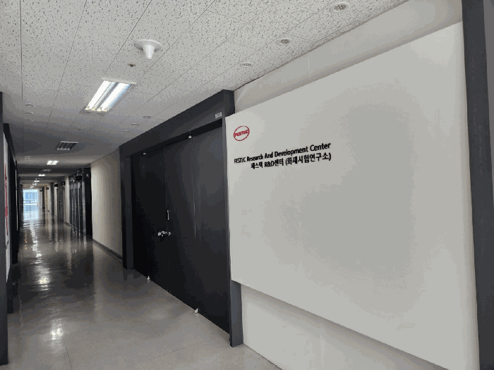 본건 출입문(기