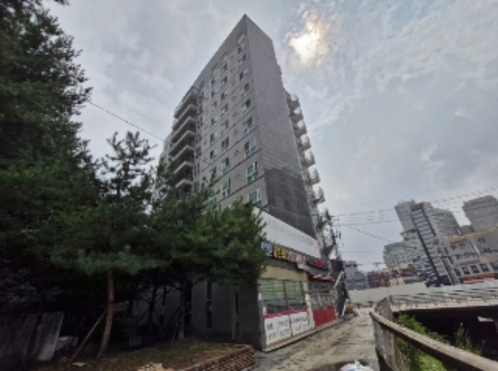 건물 전경 및 111호 위치