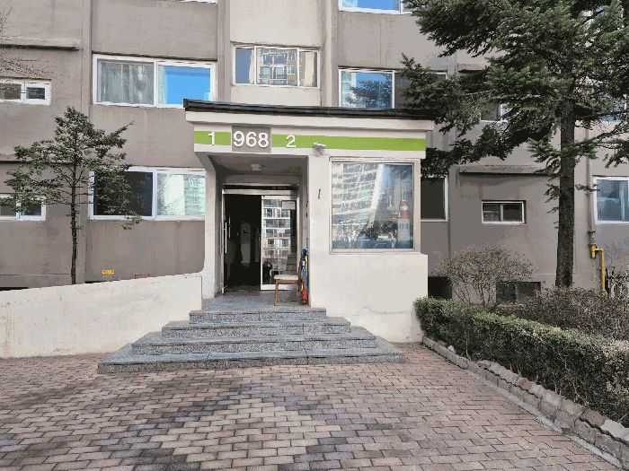 968동 1,2라인 공동 출입문