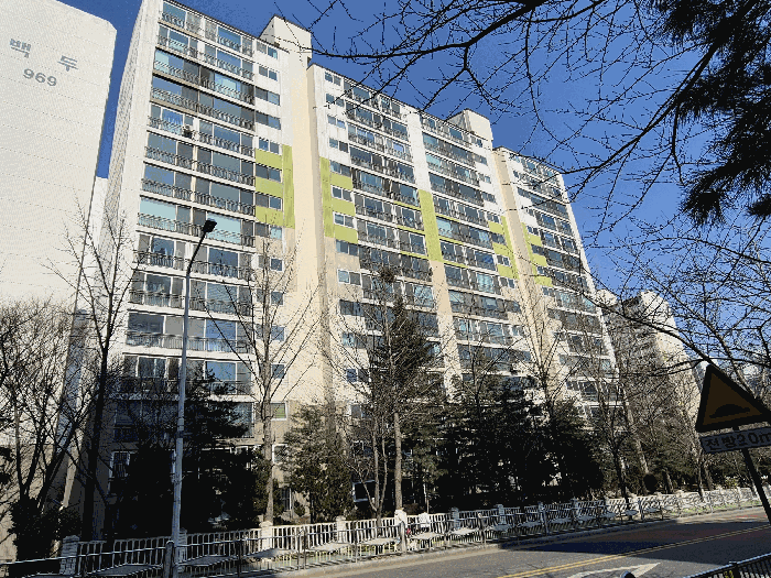 968동 전경 - 북동측에서 촬영