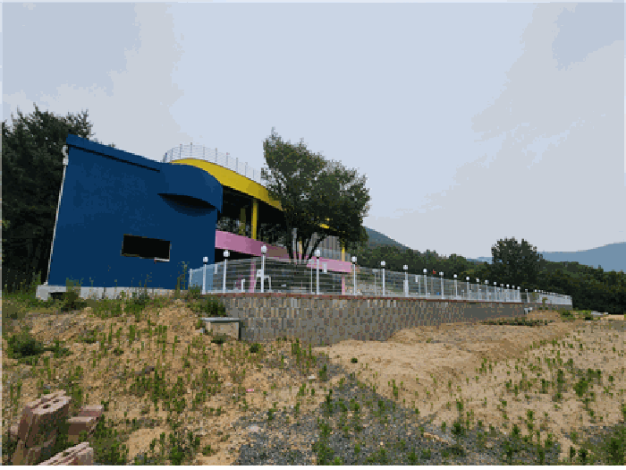 【 본건 전경(본건 남서측에서 촬영) 】