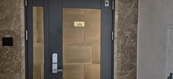 전유세대 출입문(현황조사 안내문 부착)