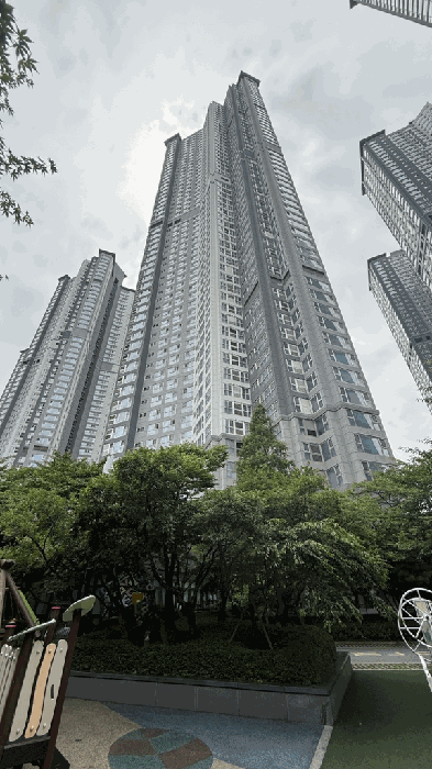 본건 건물(104동) 전경(동측 인근에서)