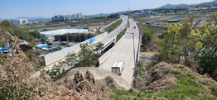 본건 전경(9)-금촌터널 위쪽(3)-문산수원고속도로(서울방향)