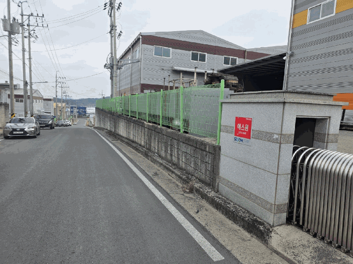 본건 토지와 접한 도로 전경