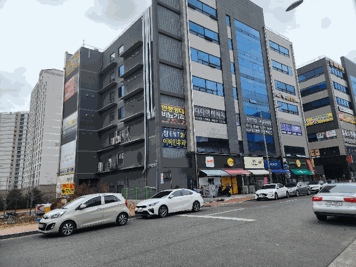 남동측 근경