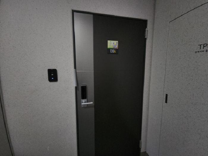 출입문 및 안내장