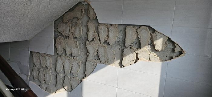 타일 손상 모습