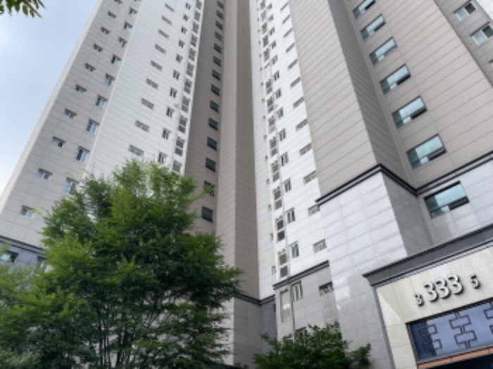 1동 건물의 전경