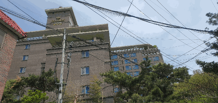 본건이 소재한 건물 전경①