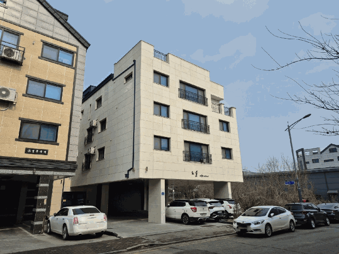 본건 남서측에서 촬영