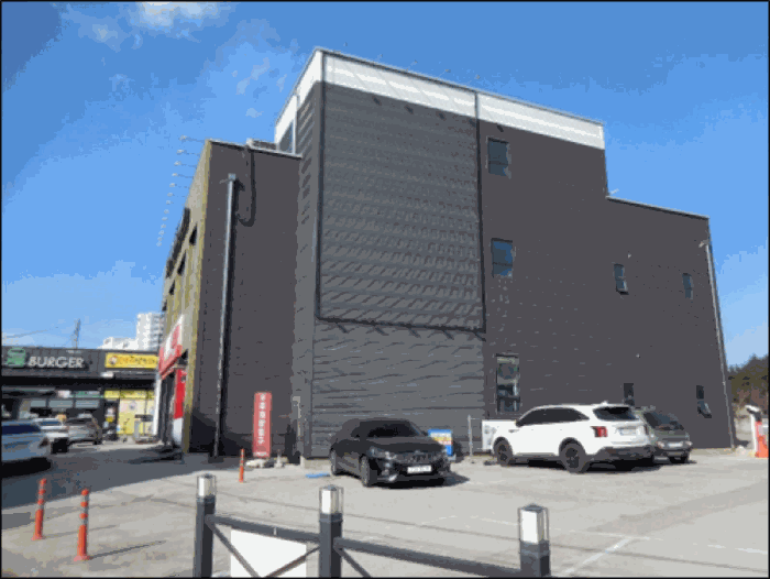 【 본건 측면 】