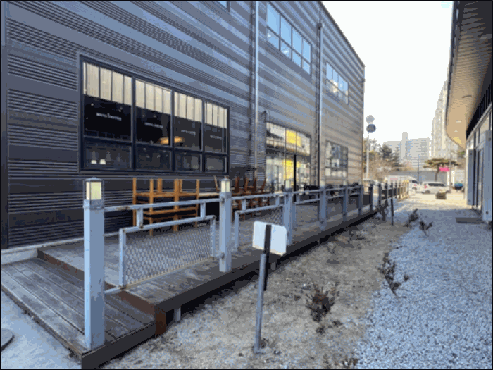 【 본건 측면 】