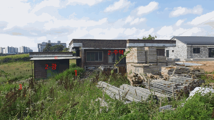 기호1,2) 및 제시외건물 ㄷ)