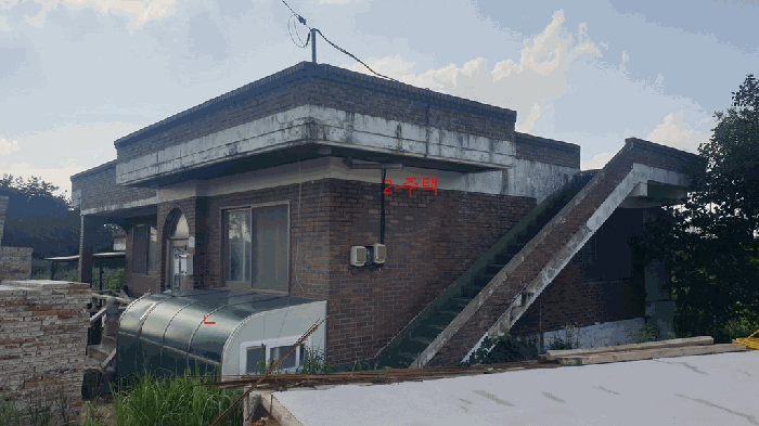 기호1,2) 및 제시외건물 ㄴ)