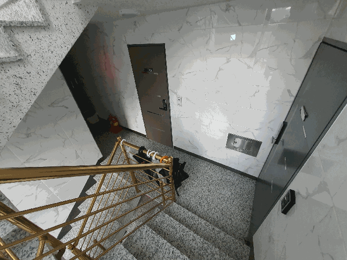 본건 건물 3층 복도