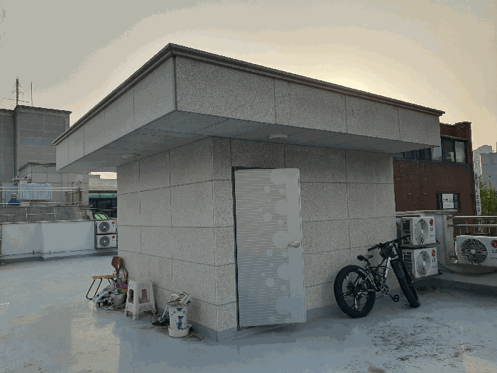 본건 건물 옥탑1층 전경