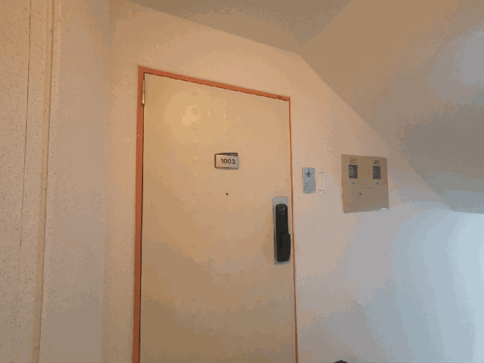 본건 호수 출입문