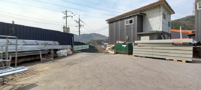 목록4. 토지 및 그 지상 제시외 건물(공장)