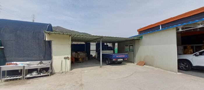 목록2. 토지 및 그 지상 제시외 건물(차고지) 