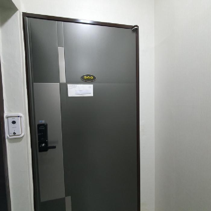 202호 세대현관문 전경 