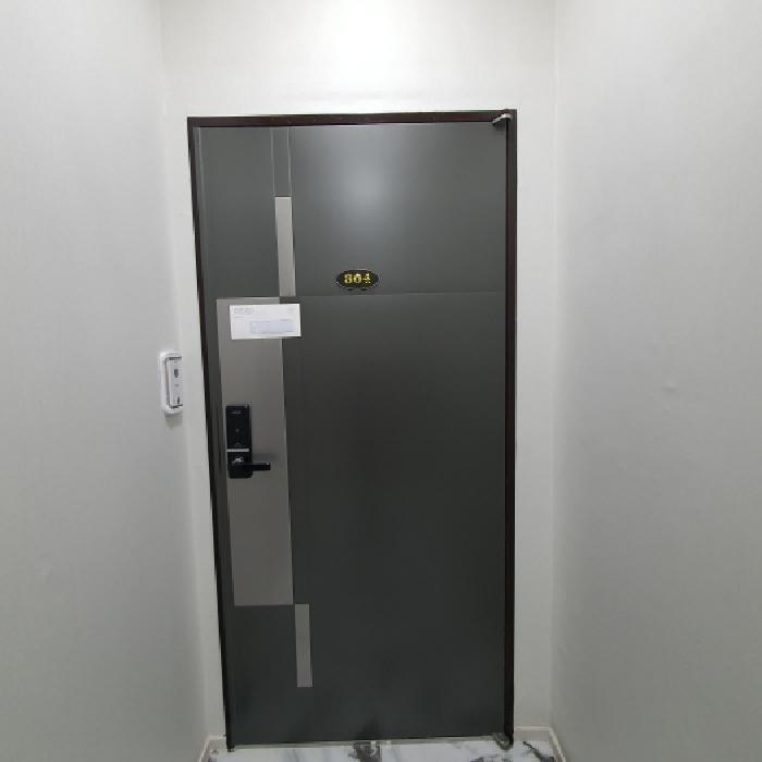 304호 세대현관문 전경 