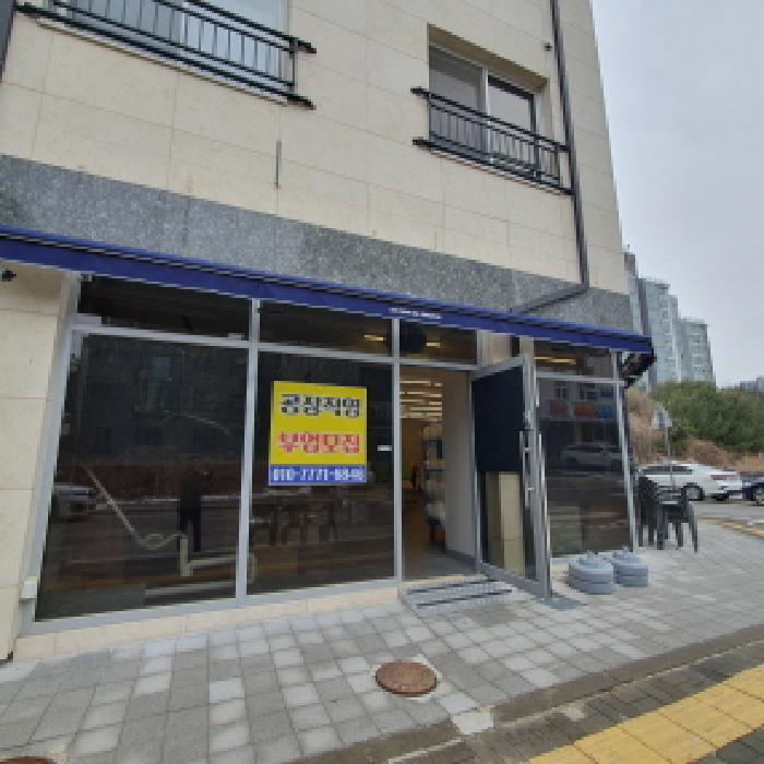 1층 좌측상가(수제임가공업체) 출입문 전경 