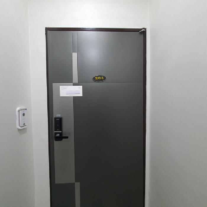 204호 세대현관문 전경 