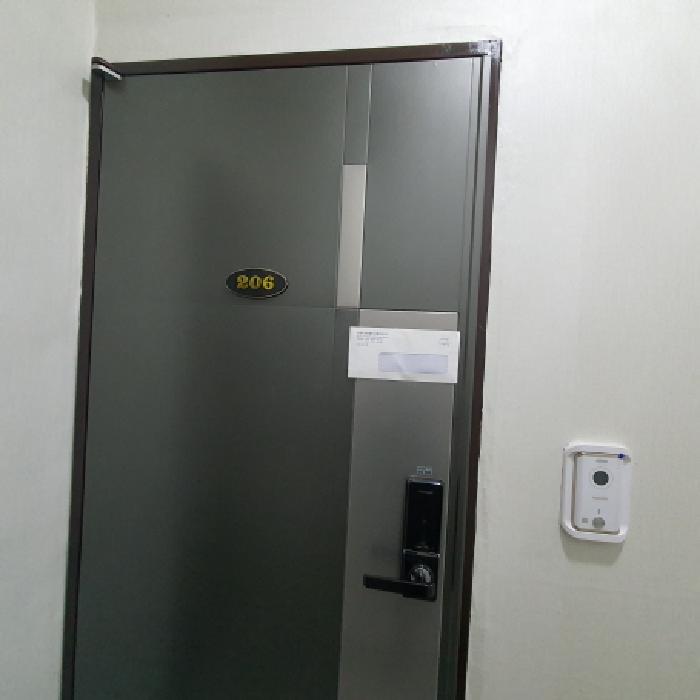 206호 세대현관문 전경 