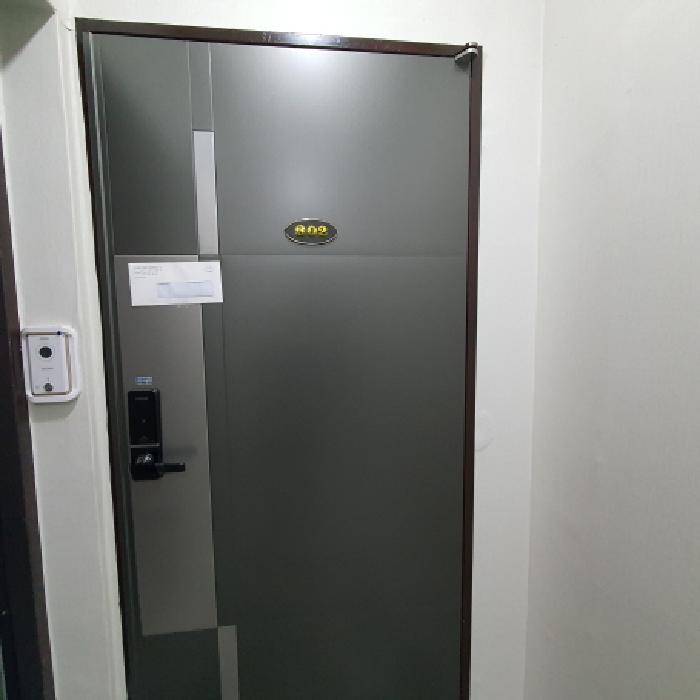 302호 세대현관문 전경 