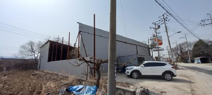 본건 부동산 외관(철제 펜스가 설치되어 있음)