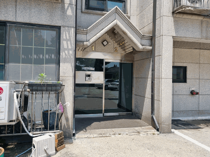 연우아파트 1,2라인 외부출입구