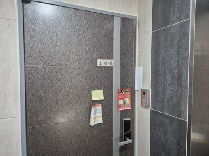 세대출입문(104호)