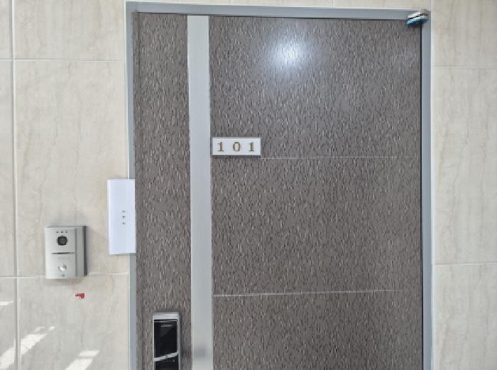 세대출입문(101호)