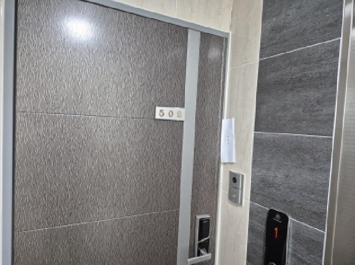 세대출입문(502호)