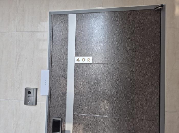 세대출입문(402호)