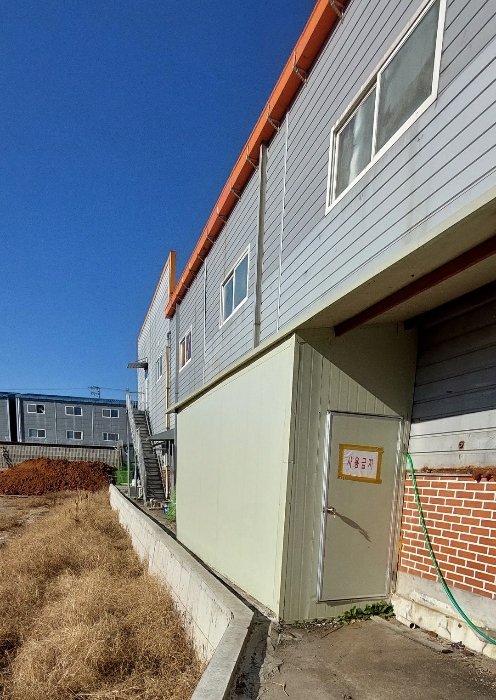 [ 제시외 건물 라 ]