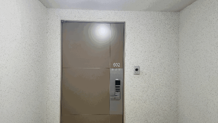 본건(602호) 출입문