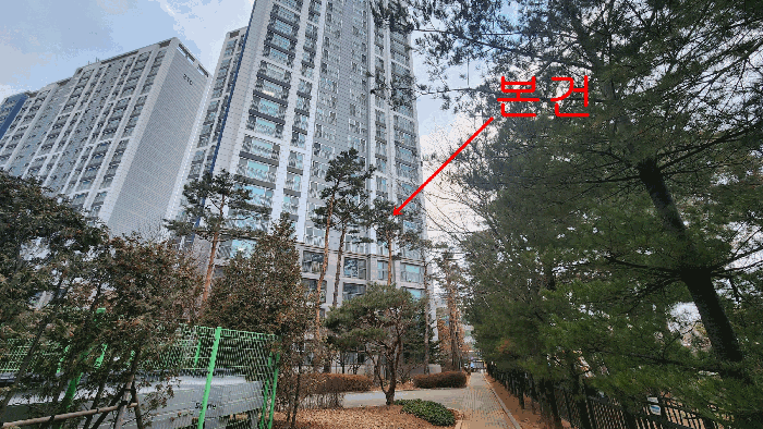 본건 전경 : 남측에서 촬영