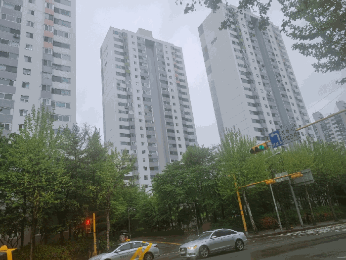 북측 인근에서 촬영한 본단지 전경