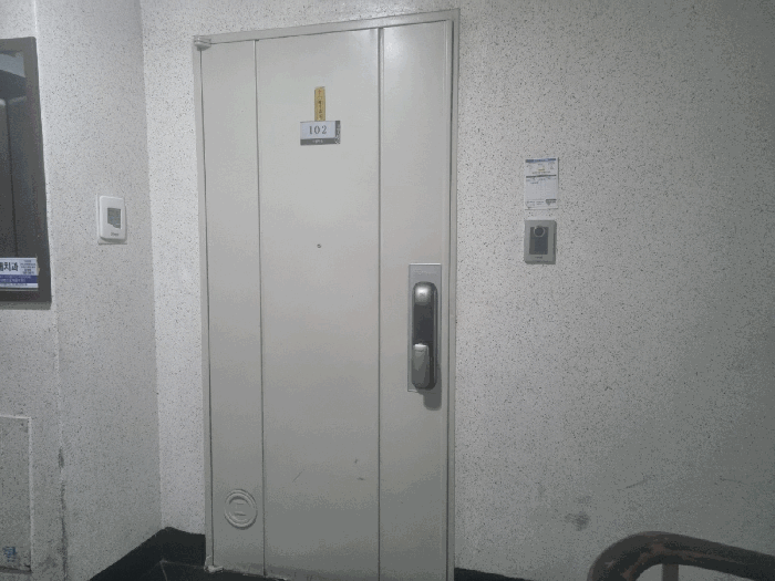 대상호수(102호) 출입문 전경