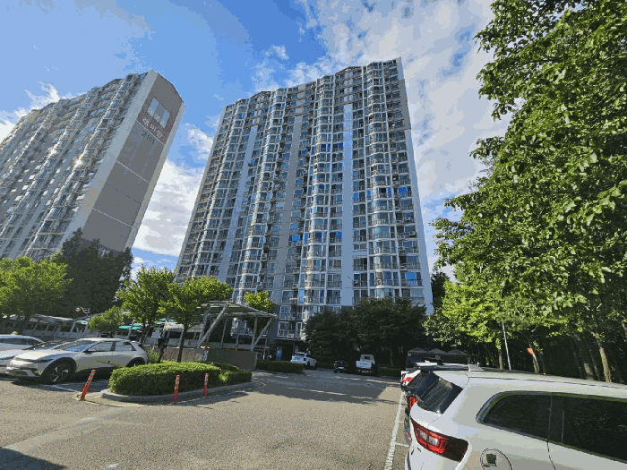 [본건 전경] 본건 남동측에서 촬영